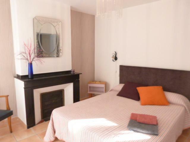 A L'Ombre De La Cathedrale Apartment Нарбон Екстериор снимка