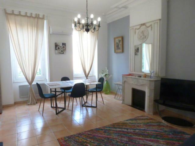 A L'Ombre De La Cathedrale Apartment Нарбон Екстериор снимка